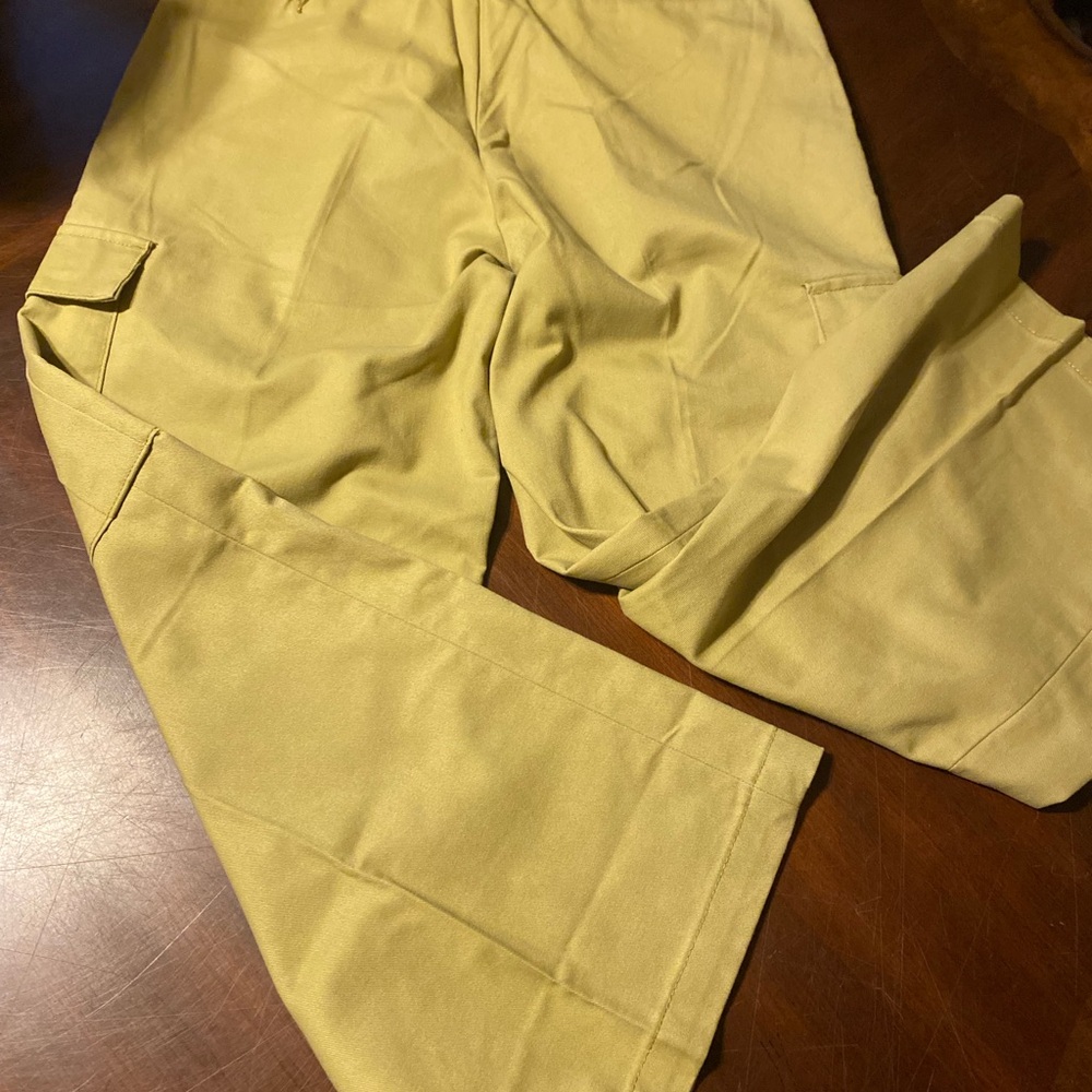 Dickies Women’s Wide Leg Cargo Jeans in Khaki - Picture 3 of 4